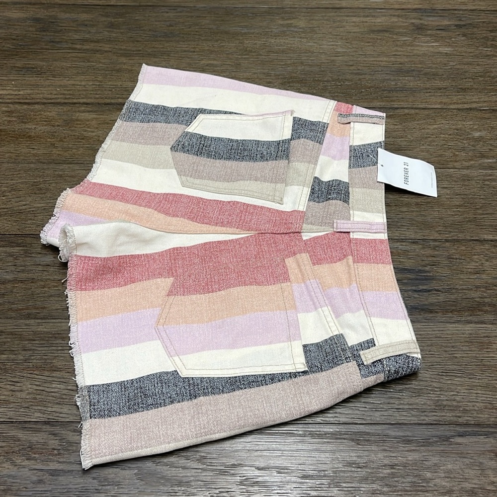 Forever 21 Striped Distressed Denim Shorts, NWT Size 27 - Picture 5 of 16
